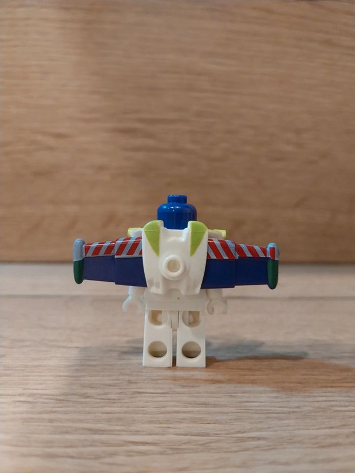 Figurine type lego Buzz l'éclair Toy Story Disney - photo numéro 2