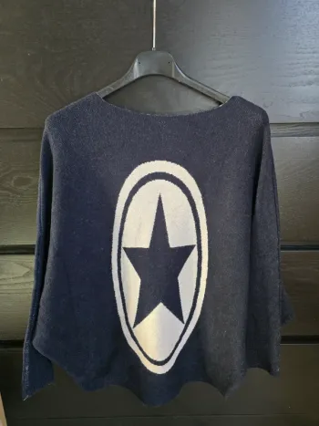 pull bleu marine étoile