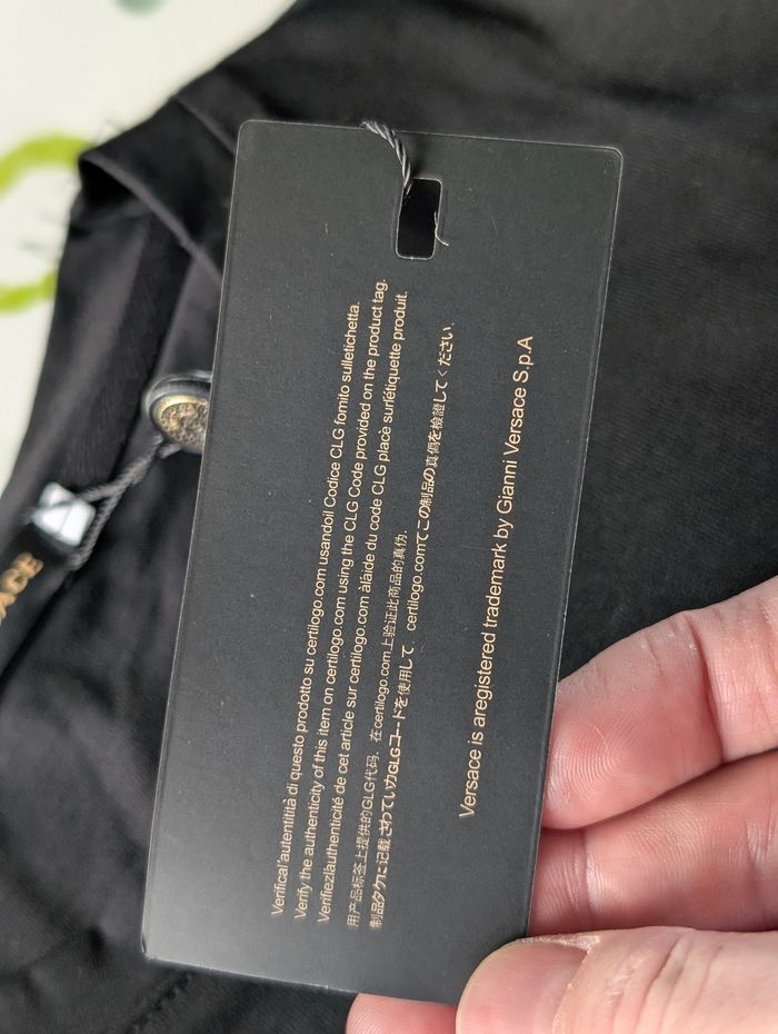 T-shirt Versace ( si vous souhaitez il y a la robe qui va avec ) - photo numéro 3