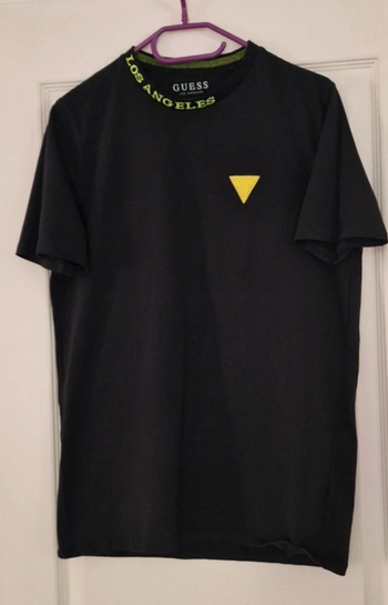 T-shirt Guess Los Angeles – Taille S – Logo triangle iconique, excellent état