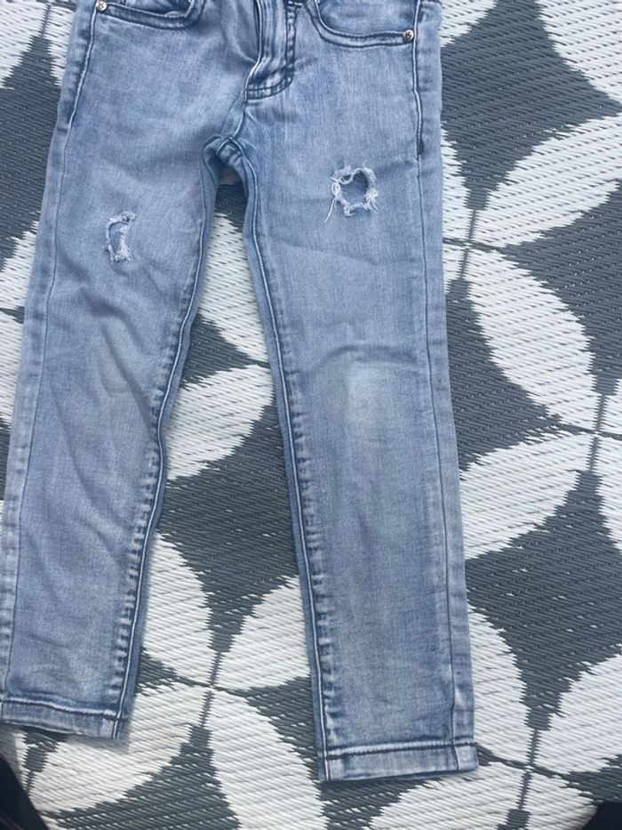 Jeans à trous - photo numéro 4