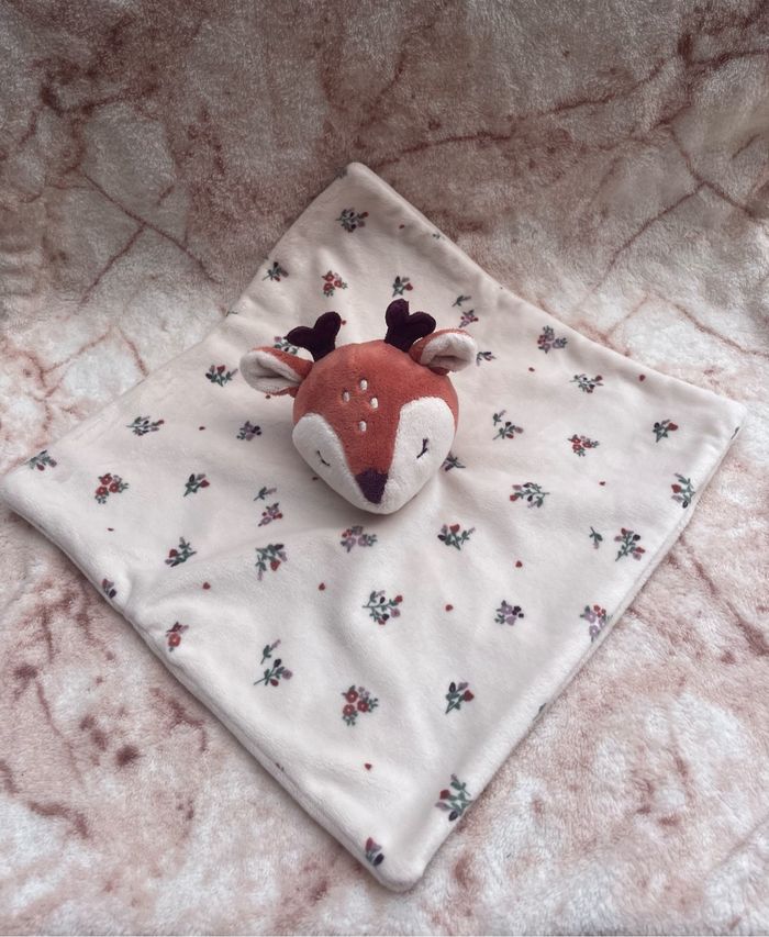 Doudou plat Biche Faon beige marron fleurs Nicotoy Simba Toys Kiabi