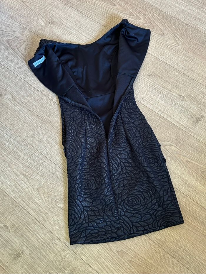Robe noire à manches courtes Rinascimento taille S jamais portée - photo numéro 8