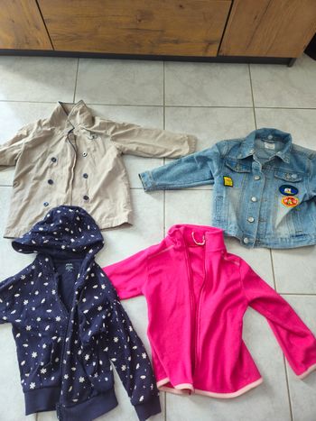 Lot de vestes fille 5 ans
