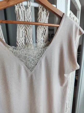 Haut décolleté dentelle