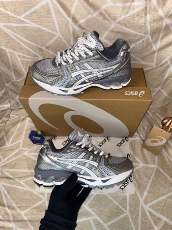 ASICS Gel-Kayano : crème argentée  