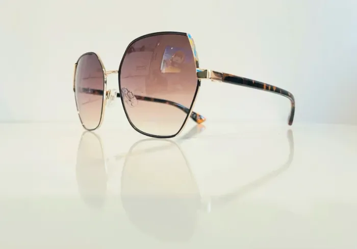 Lunette de soleil femme hexagonale marron et dorée verres dégradés UV protection catégorie 2 - photo numéro 3