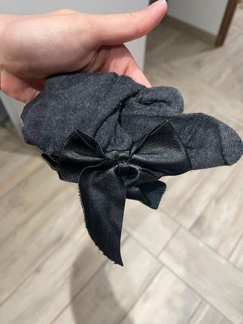 Chaussette grise avec noeud noir calzedonia