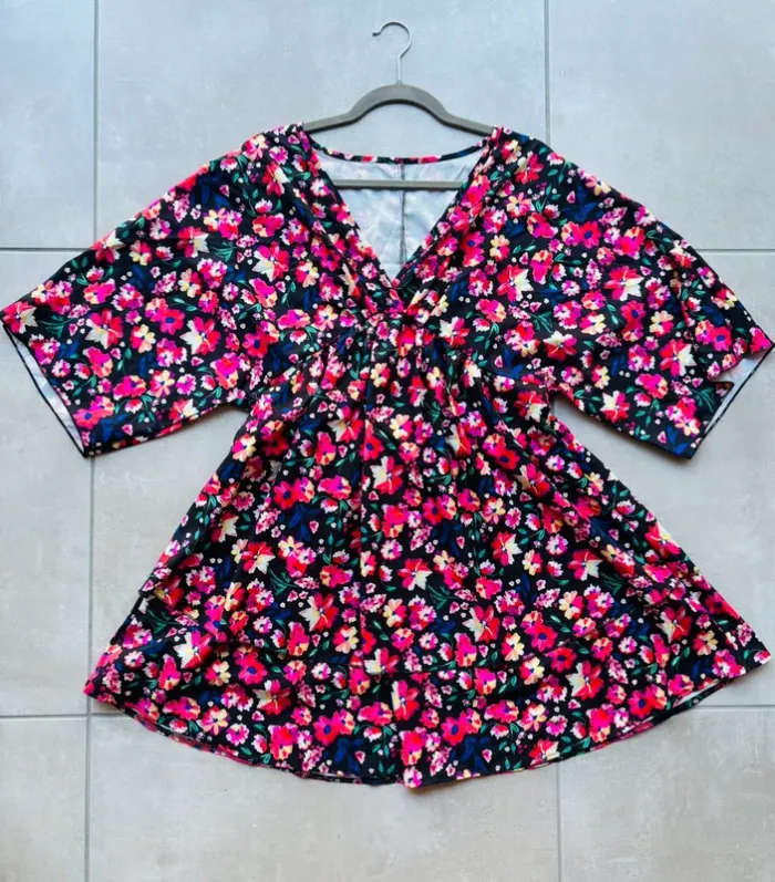 Magnifique robe fleurie neuve