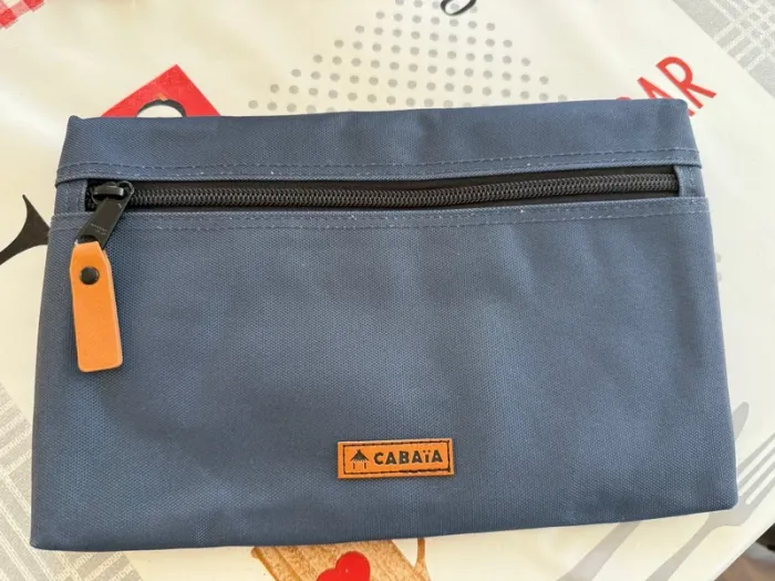 Pochette Cabaïa bleu marine neuve
