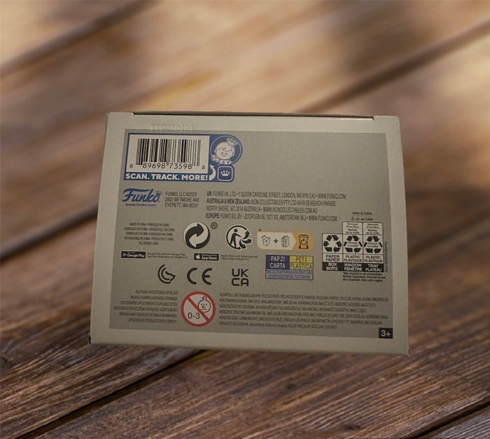 Funko Pop 1406 Blue Beetle Glow in the Dark - photo numéro 6