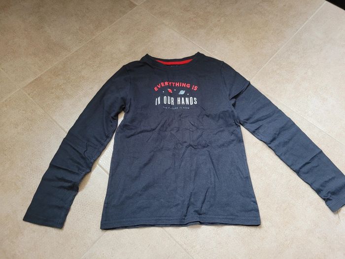 T-shirt manche longue kiabi 8 ans neuf planète