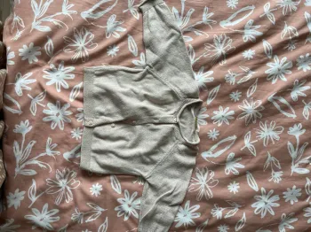 Gilet doré tape à l’œil 9 mois