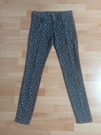 Pantalon avec des fleurs United colors of benetton taille 38