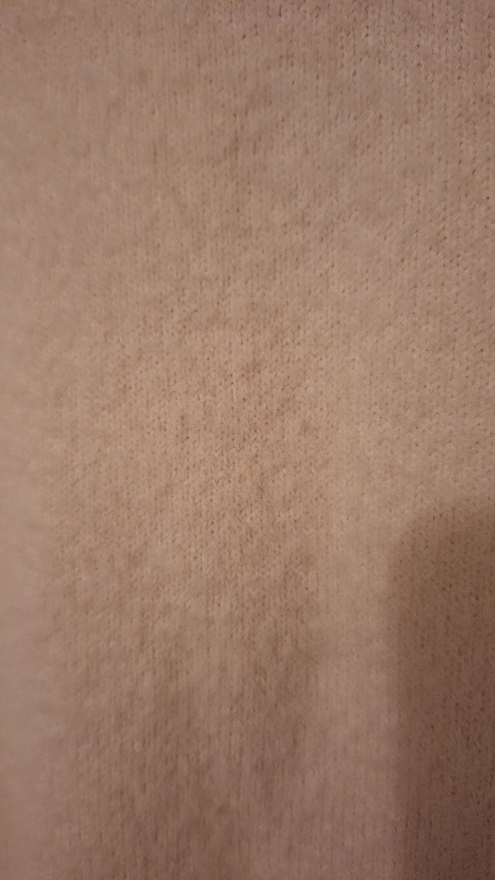 Gilet en mailles duveteuse écru à boutons strass - photo numéro 8