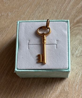 Pendentif clé en plaqué or