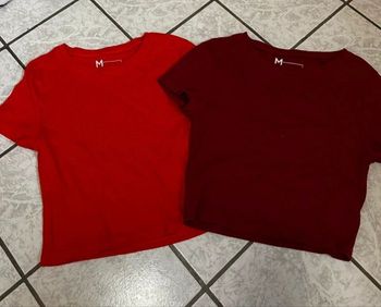 Lot de 2 t-shirts bordeaux et rouge – New Yorker – Taille M - Neufs sans étiquette