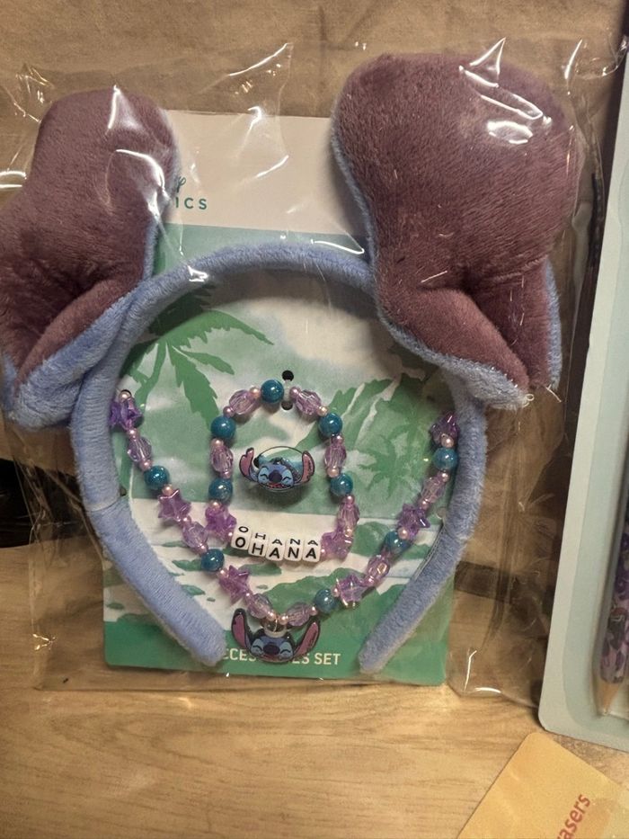 Lot Angel Stitch Disney divers accessoires Crayons, gommes 2 Serres-tête et bijoux - photo numéro 4