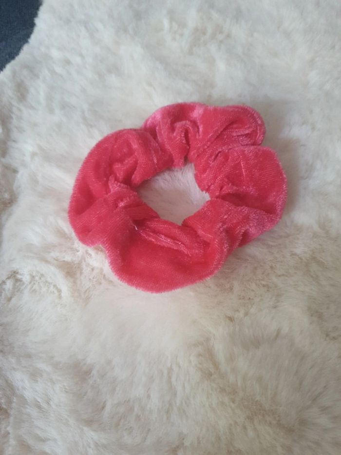 Neuf chouchou en velours rose