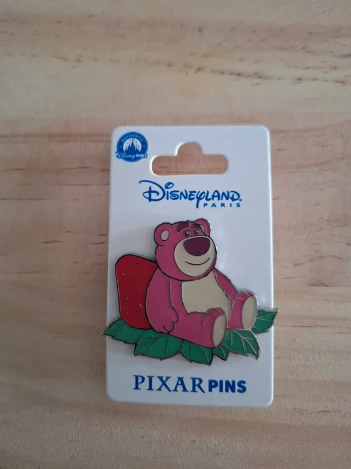 Pin's Disneyland Paris Lotso Fraise Toy Story