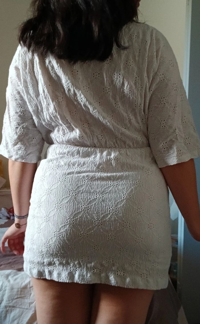 Mini robe blanche effet dentelle - photo numéro 6