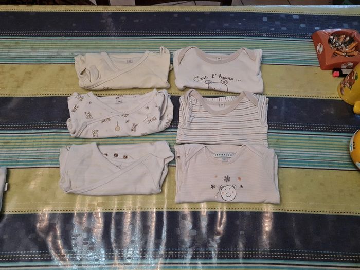 Lot 6 bodies mixtes 9 mois