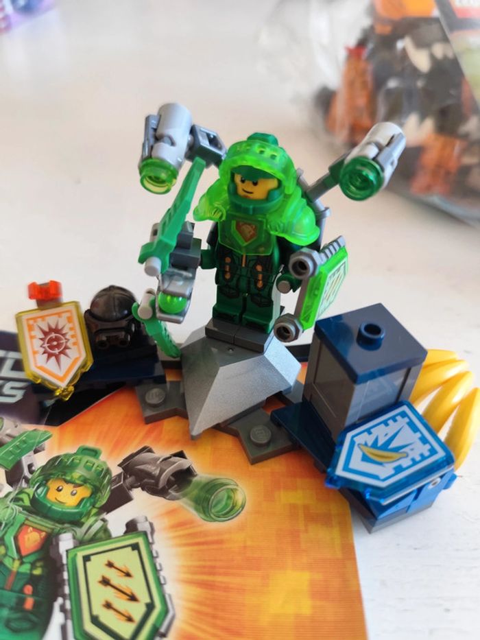 Lot 2 set Lego Nexo Knights 70311 et 70332 la catapulte du chaos et Aaron - photo numéro 3
