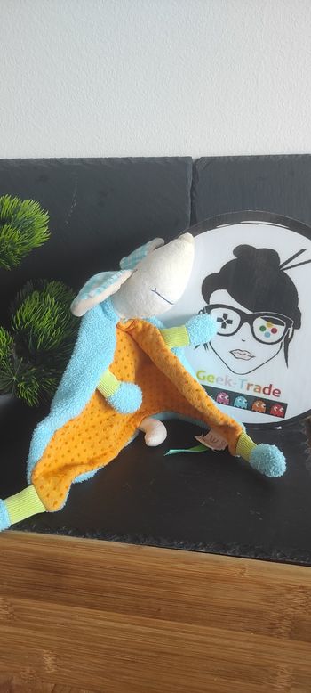 Doudou plat chien bleu Colette et Pinpin Bicyclette Moulin Roty orange vert pois