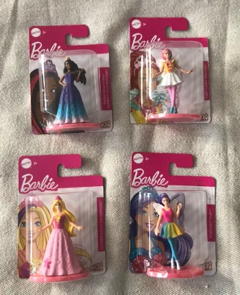 Quatre micro Barbie neuves
