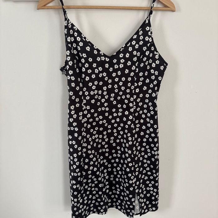 Robe à bretelles, motif fleuri