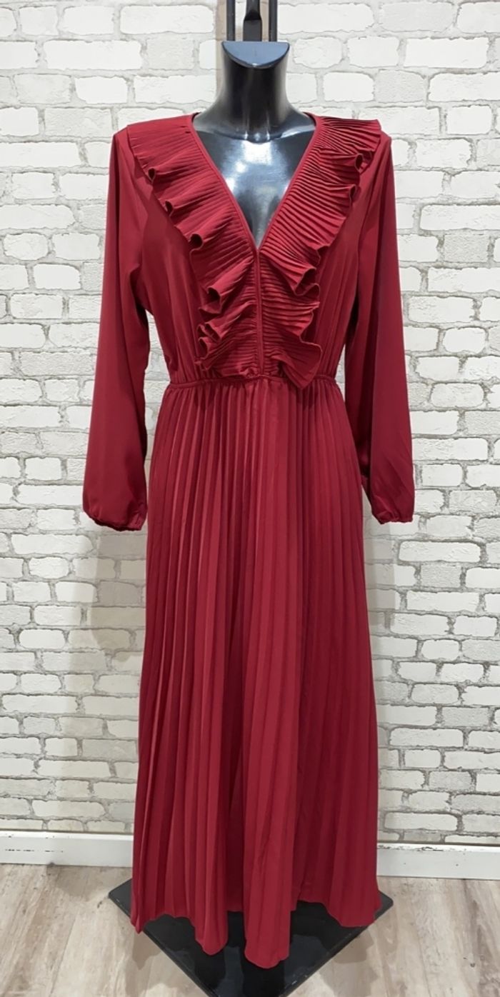 Robe longue d'été ou cérémonie bordeaux manche longue bas plissé et décolleté froufrou taille 36/38