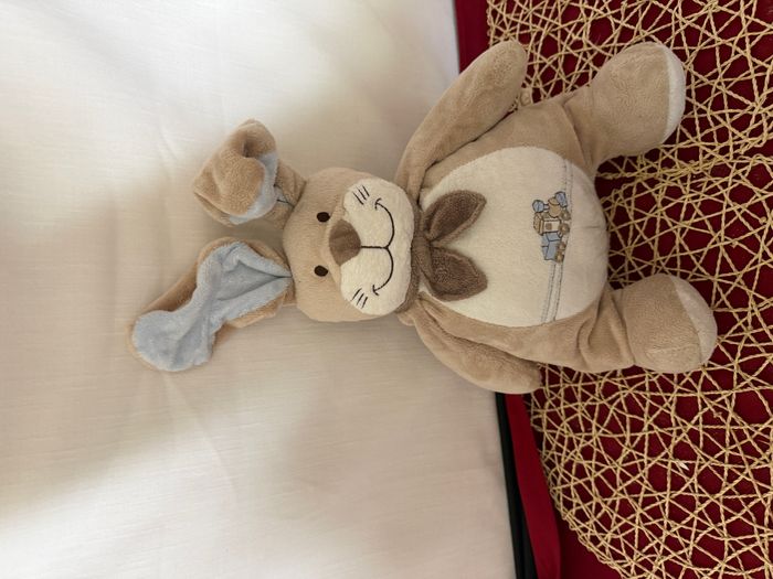 Noukie's Oscar & Léon Peluche lapin beige bleu train - photo numéro 3