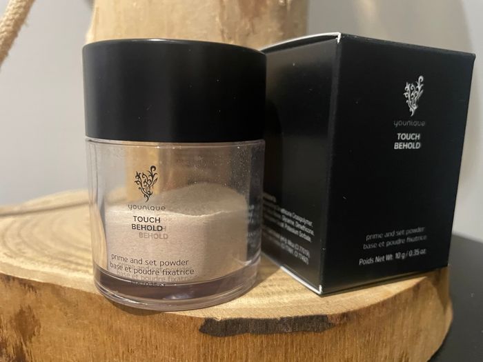 Base et poudre fixatrice Be hold Younique