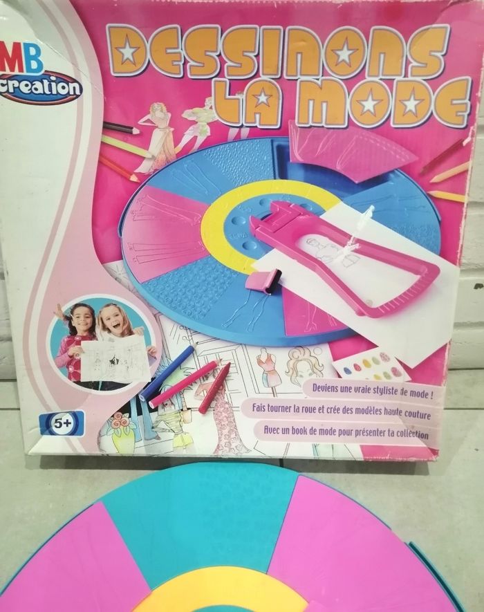 Jeu dessinons la mode