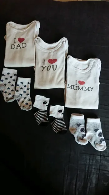 Lot 3 bodies + 3 paires de chaussettes mixte