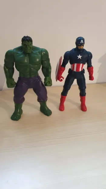 2 figurines