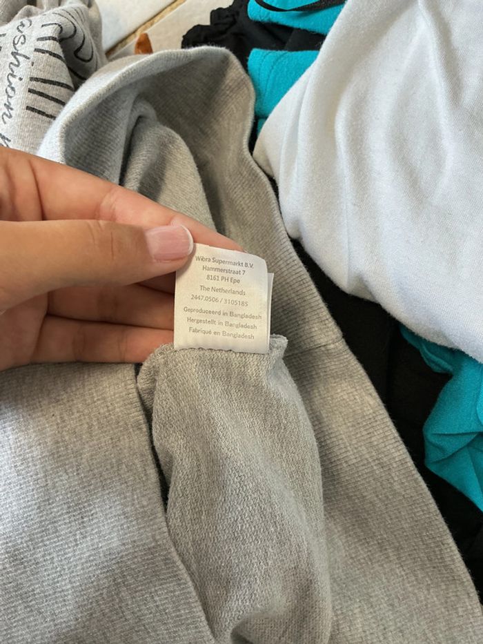 Robe Sweat grise deux poches longues manches avec inscriptions Wibra L - photo numéro 5