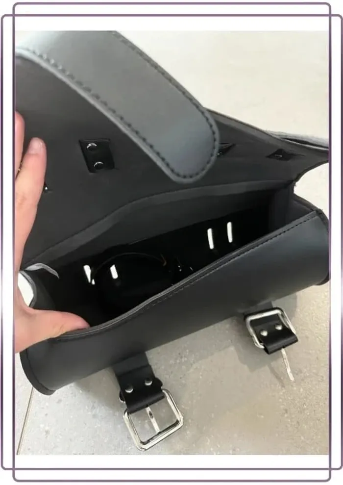Pochette noir à attacher à un vélo, très bon état, 31x12cm