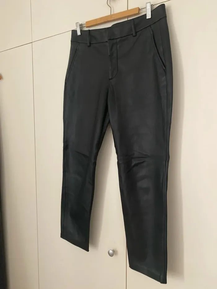 Pantalon droit simili cuir Zara taille 40 - photo numéro 3