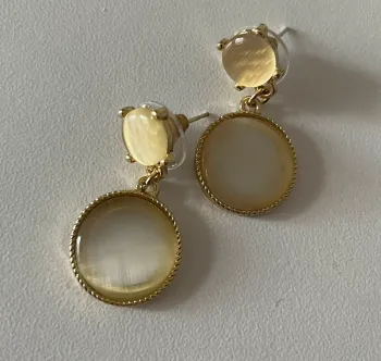 Boucles d’oreille du groupe MaxMara intrend sans logo sans étiquette.