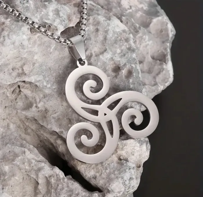 Collier pendentif style viking noeud celtique 60 cm acier inoxydable