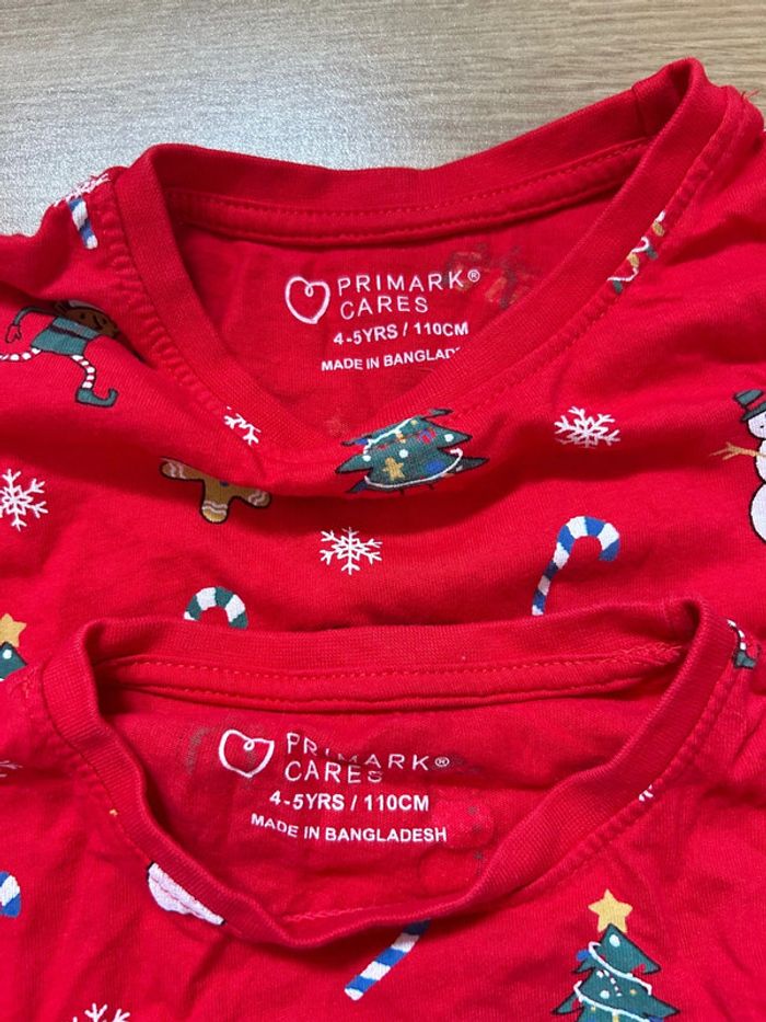 Lot de deux tshirts noel 4-5 ans - photo numéro 2