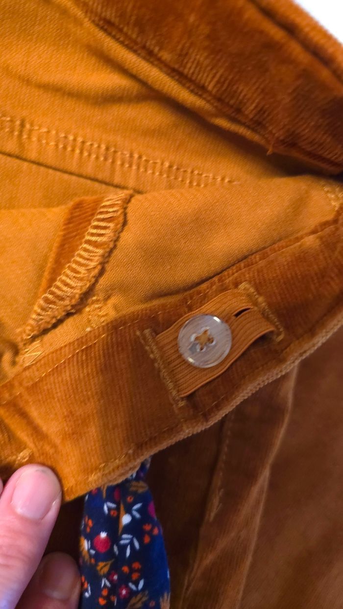 Neuf (non porté)🏷🥰😍 superbe pantalon velours 9ans fille 😍🥰🤩 - photo numéro 7