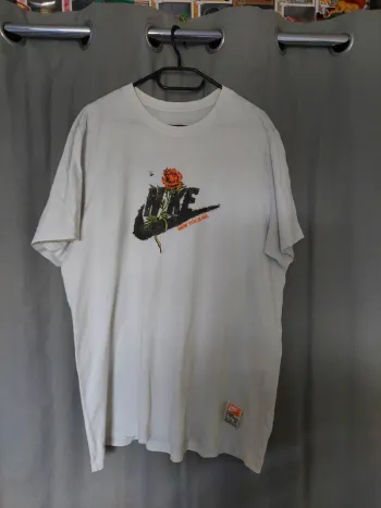 Nike blanc avec fleur – Taille XL – 100% coton