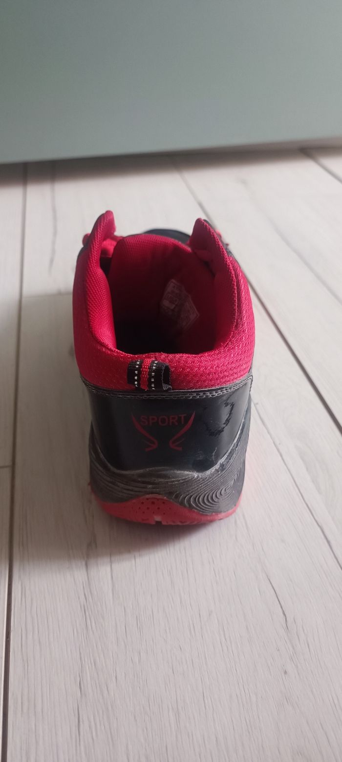 👟 Baskets/chaussures de sport noires et rouges 40 👟 - photo numéro 4