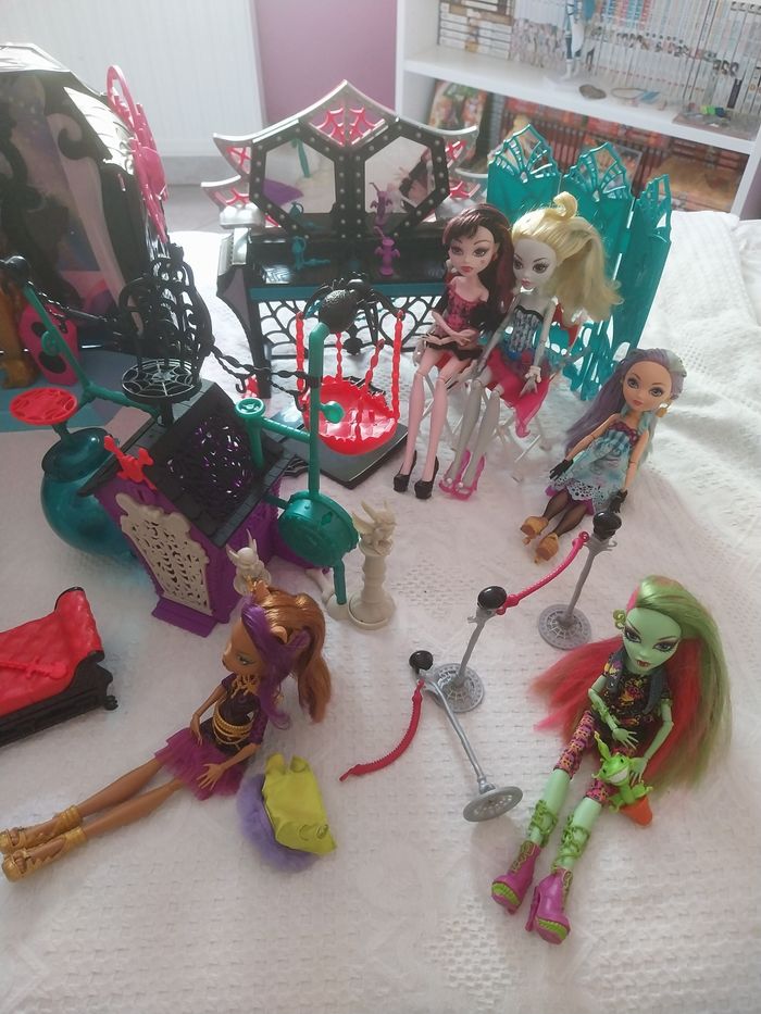 Très gros lot de Monster High 9 Poupées G1 Mobilier Accessoires Lagoona Clawdeen Draculaura Vénus Howleen Crypte Creepers Mattel - photo numéro 4