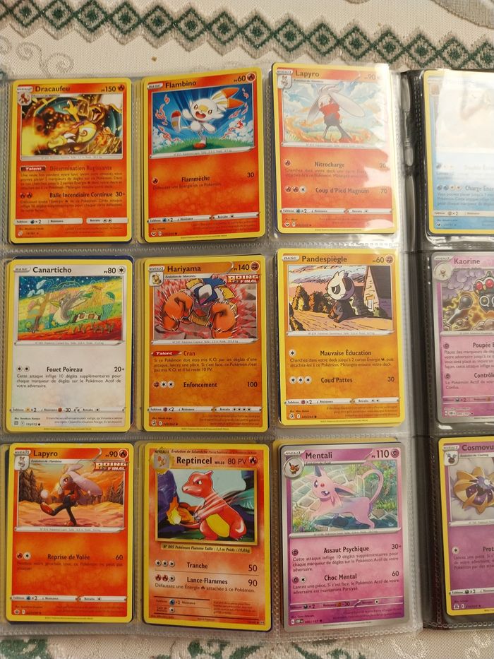 Livre rempli de carte pokémon - photo numéro 4