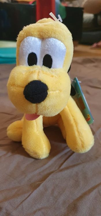 Peluche Pluto assis (b)