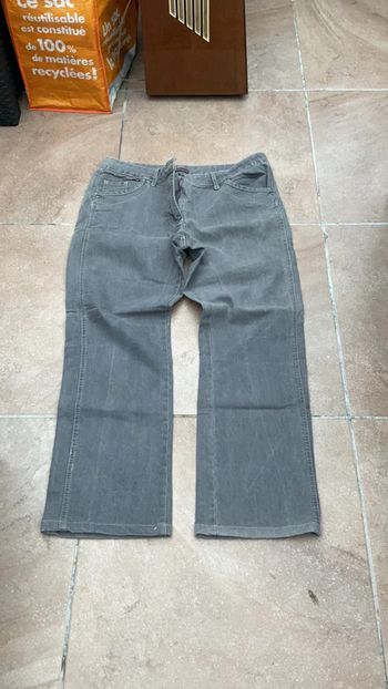 Jean gris T44 (n°26)