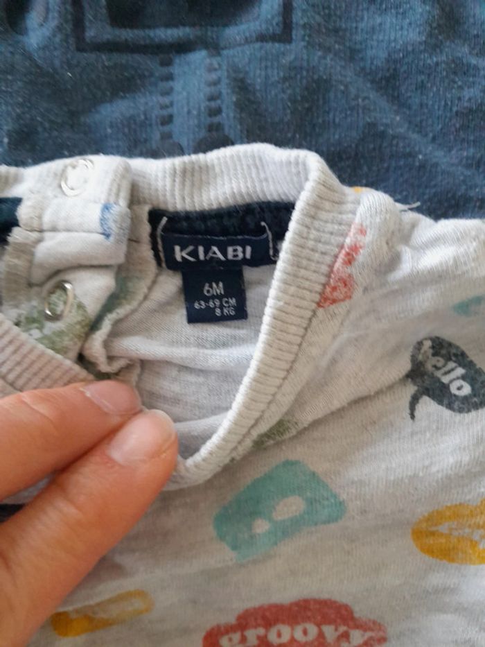 Lot t-shirt manches longues kiabi+ sweat gris 6 mois garçon - photo numéro 2